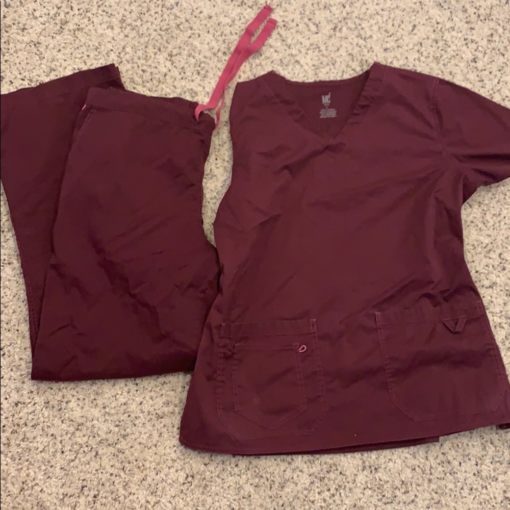 MC2 Matching Wine Scrub Set